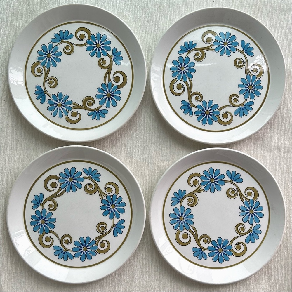 (4) VINTAGE 70’s <japan>blue floral dessert/salad plates daisy bohemian